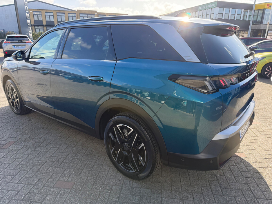 2025 Peugeot 5008 - image 7