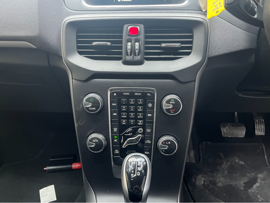 2017 Volvo V40 €14950! 2017 VOLVO V40 AUTOMATIC  T3 KINETIC 1.5 AUTOMATIC / REVERSE CAMERA €14,950