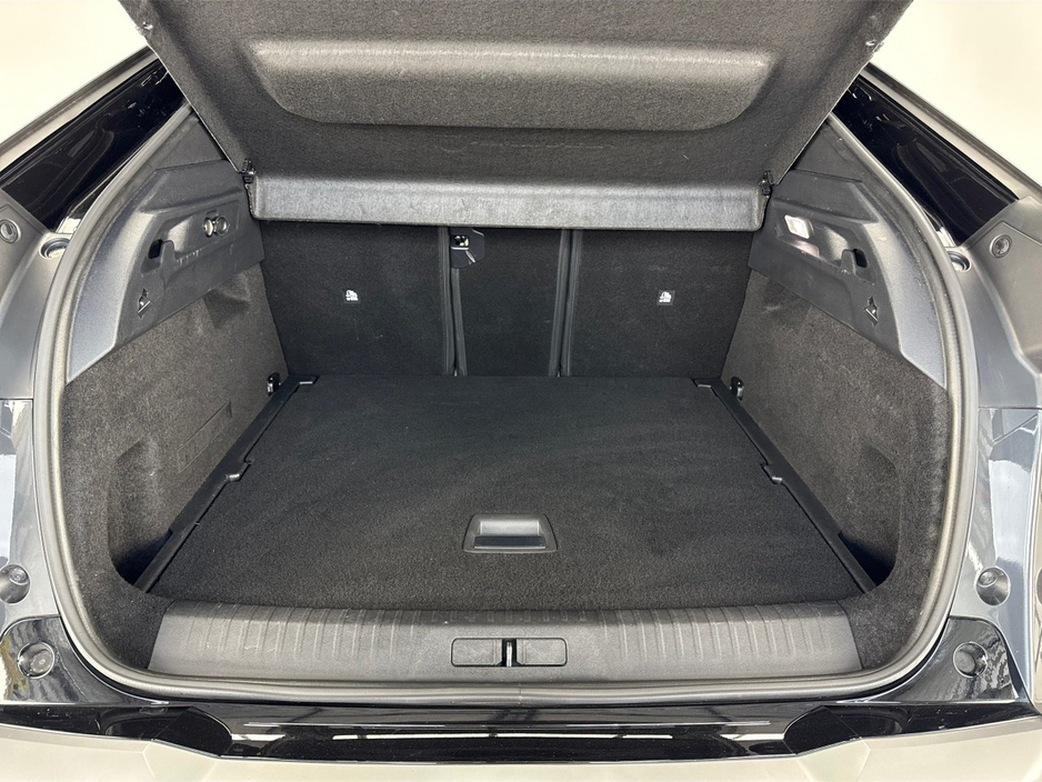 2025 Peugeot 3008 GT EV**DIGITAL DASH**TOUCH SCREEN MEDIA**APPLE CAR PLAY**HEATED SEATS**HEATED STEERING WHEEL**ELECTRIC TAILGATE**CRUISE CONTROL**MULTIFUNCTIONAL STEERING WHEEL**REVERSE CAMERA**PARKING SENSORS** €35,995