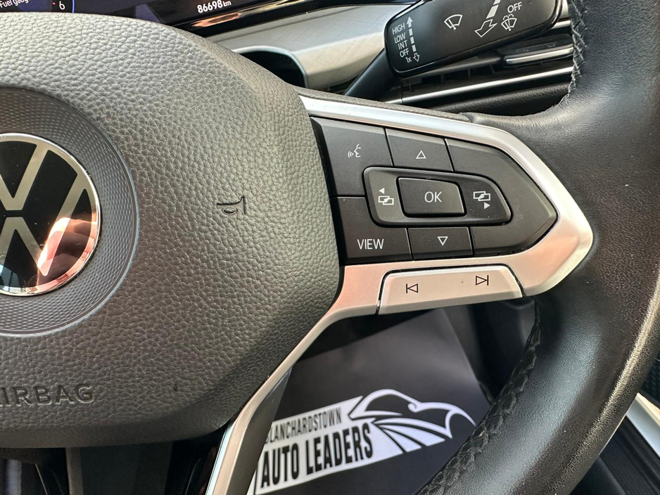 2022 Volkswagen Golf - image 21