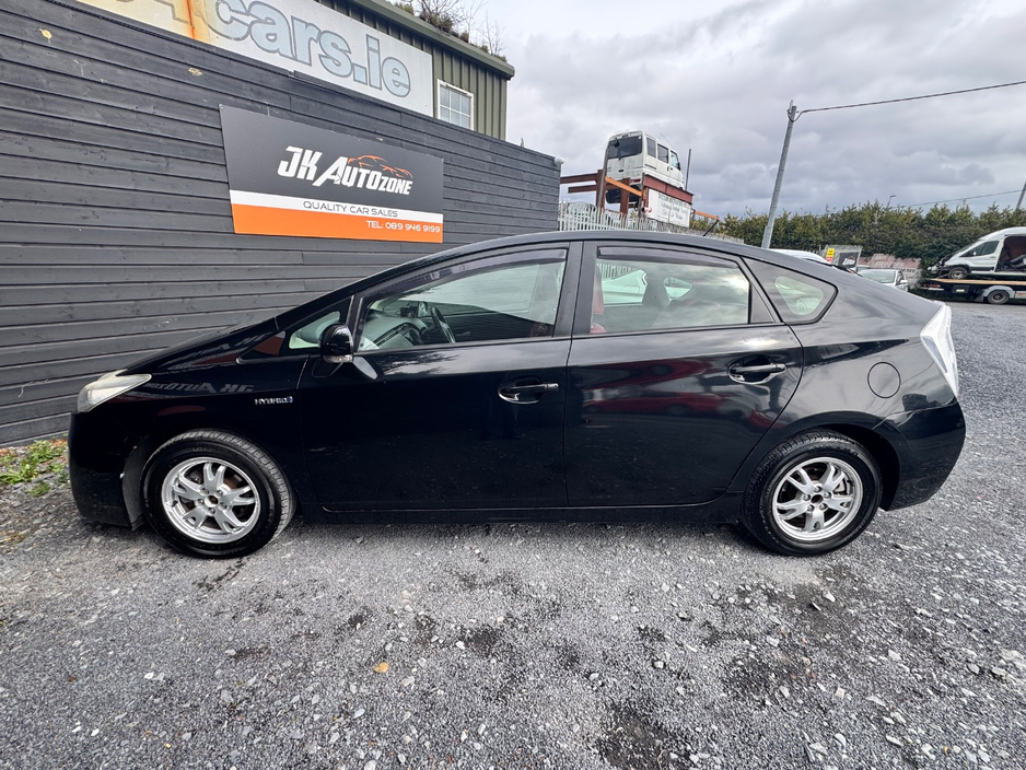 2011 Toyota Prius - image 8