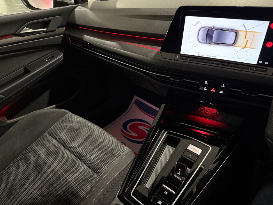 2022 Volkswagen Golf - image 23