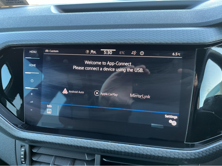 2023 Volkswagen T-Cross R-LINE AUTOMATIC 1.0 PETROL //HIGH SPEC//REVERSE CAMERA//HALF LEATHER SEATS//ADAPTIVE CRUISE CONTROL//KEYLESS ENTRY// €26,950