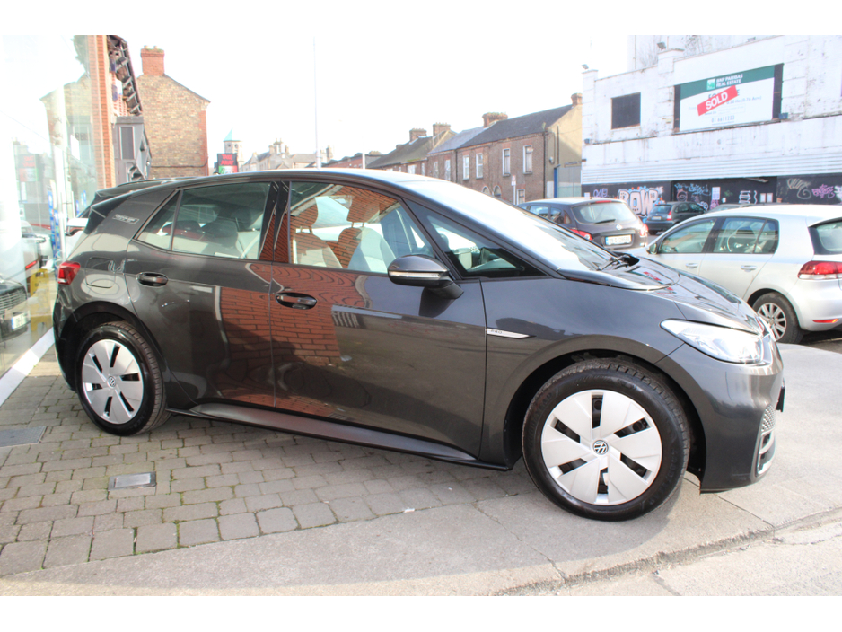 2022 Volkswagen ID.3 - image 5