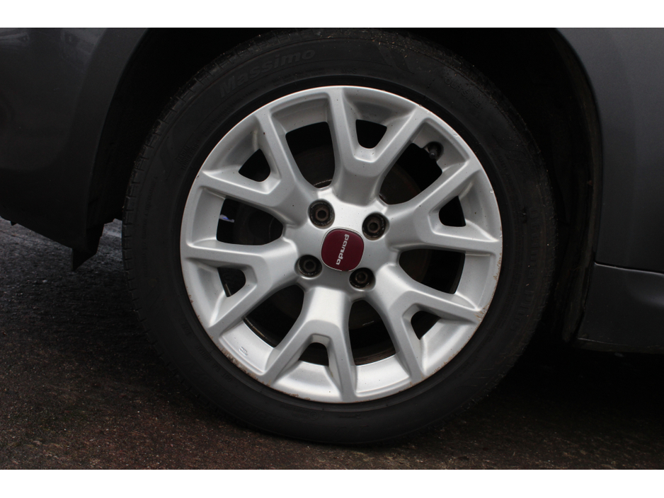 2017 Fiat Panda - image 5