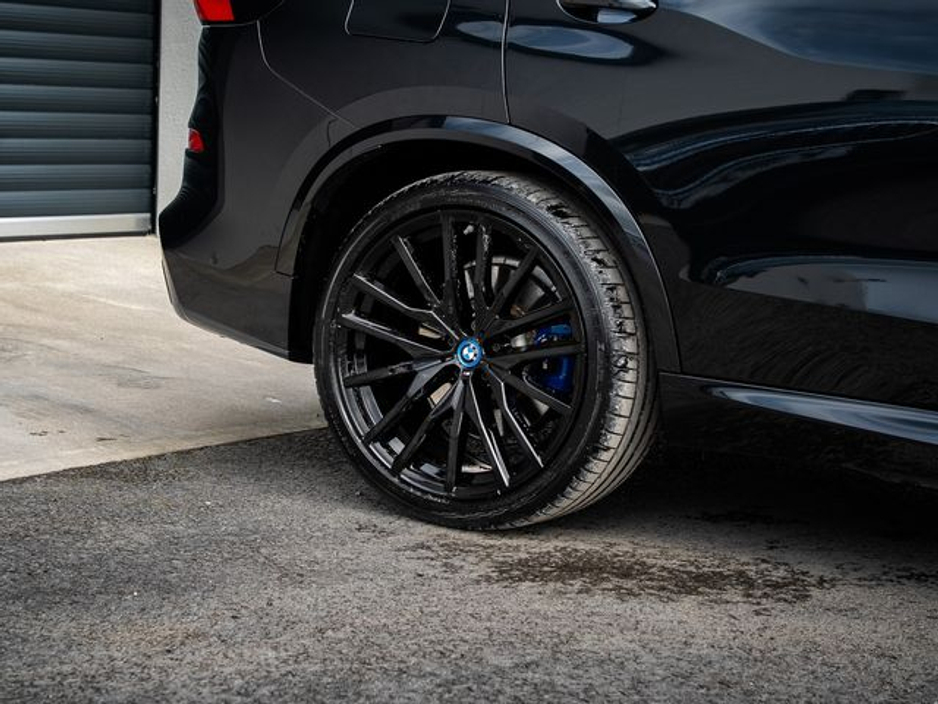 2024 BMW X5 - image 3