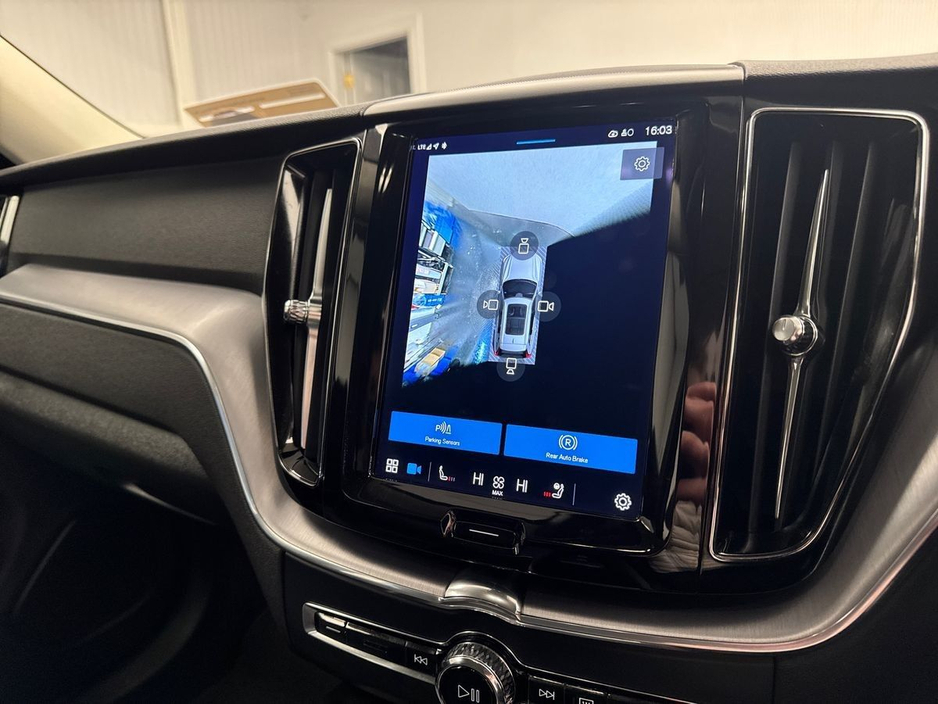 2022 Volvo XC60 - image 20