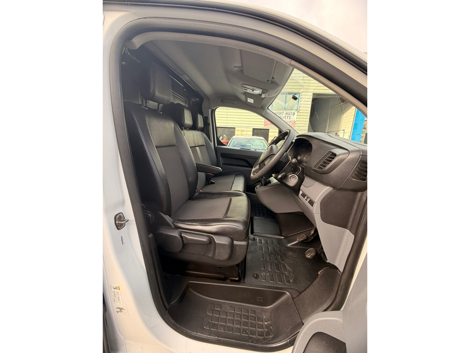 2022 Opel Vivaro Long Wheel Base €17,032