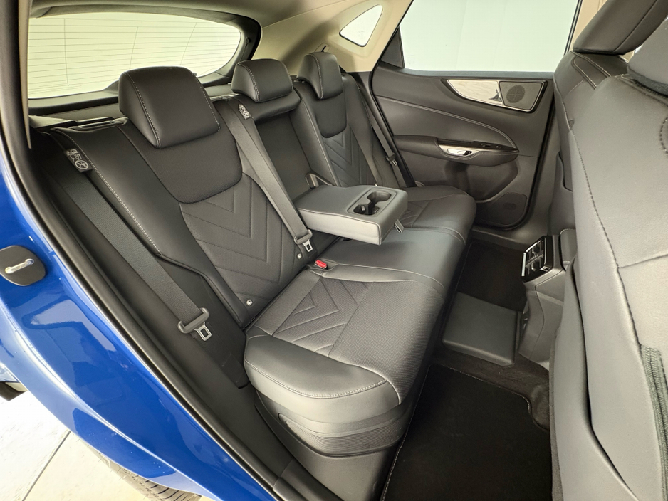 2025 Lexus NX 450 h+ - image 24