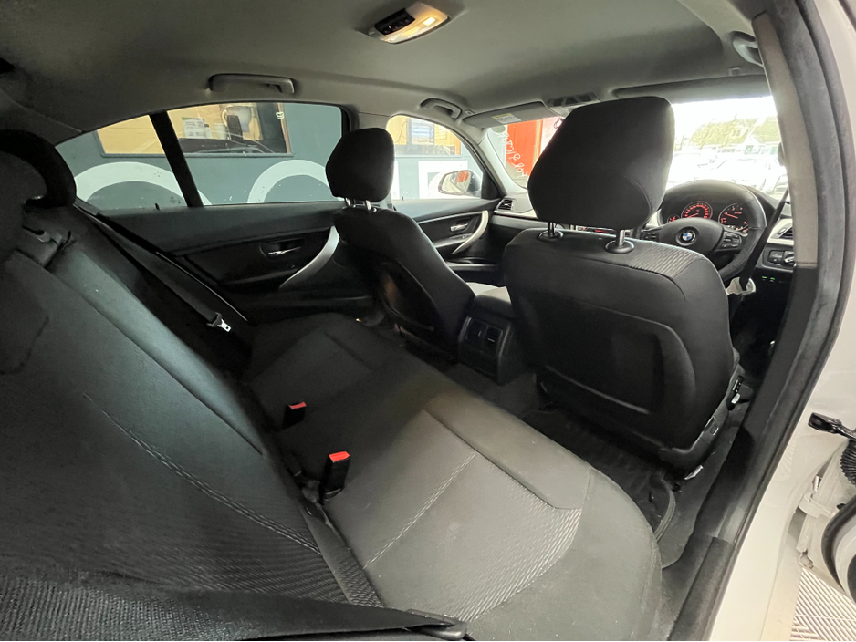 2017 BMW 3 Series - image 15