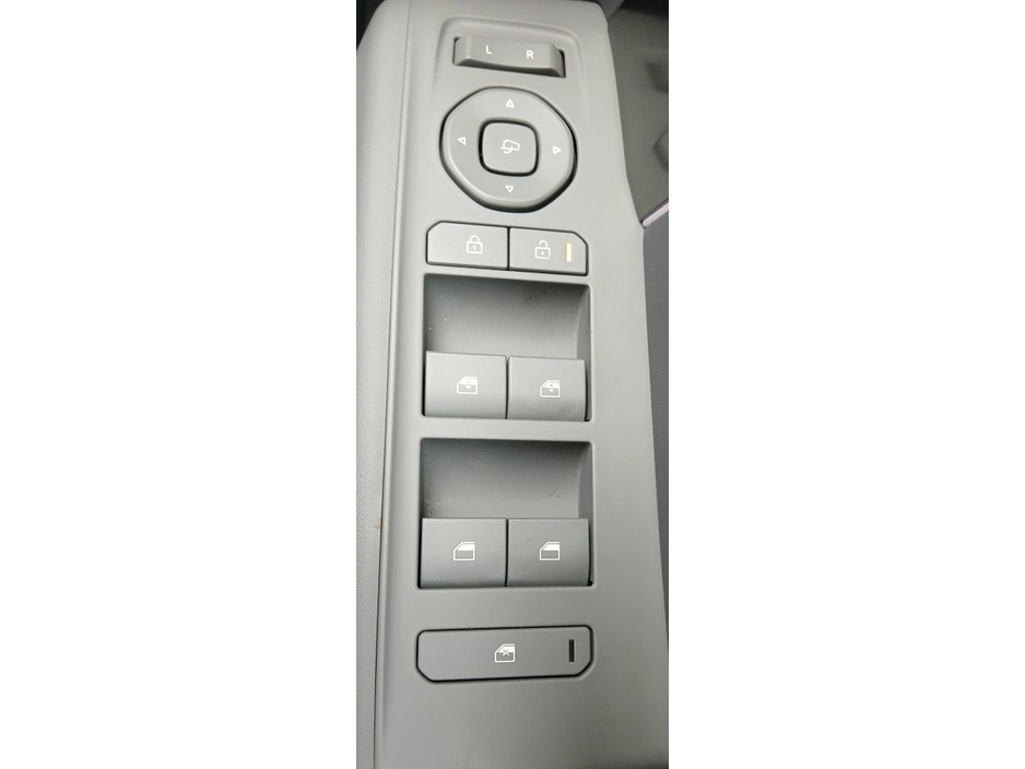 2025 Kia EV3 - image 12