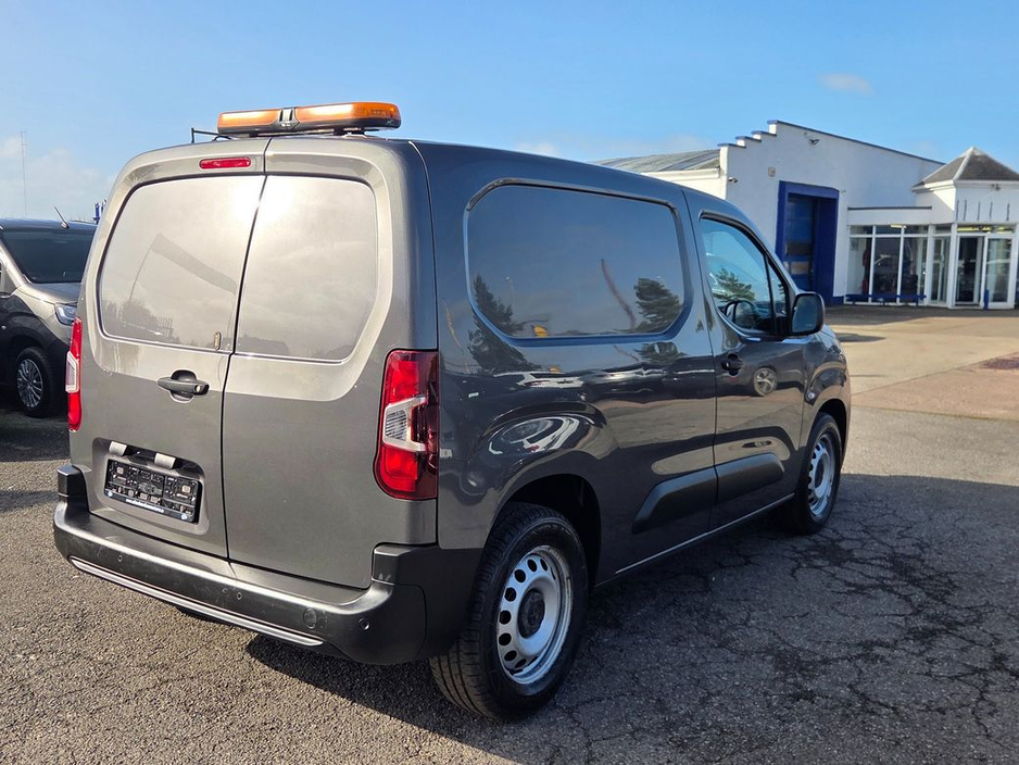 2020 Peugeot Partner - image 4