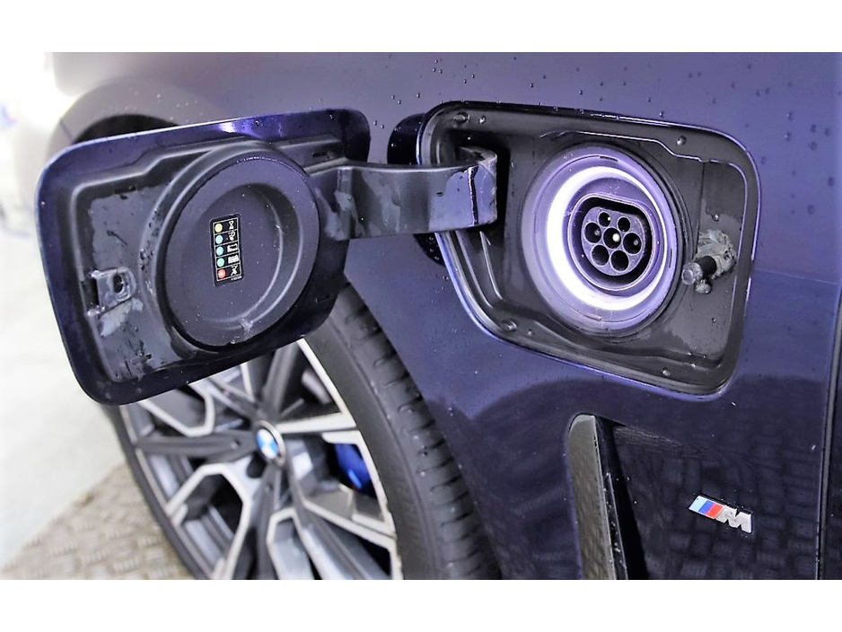 2020 BMW 7 Series - image 30