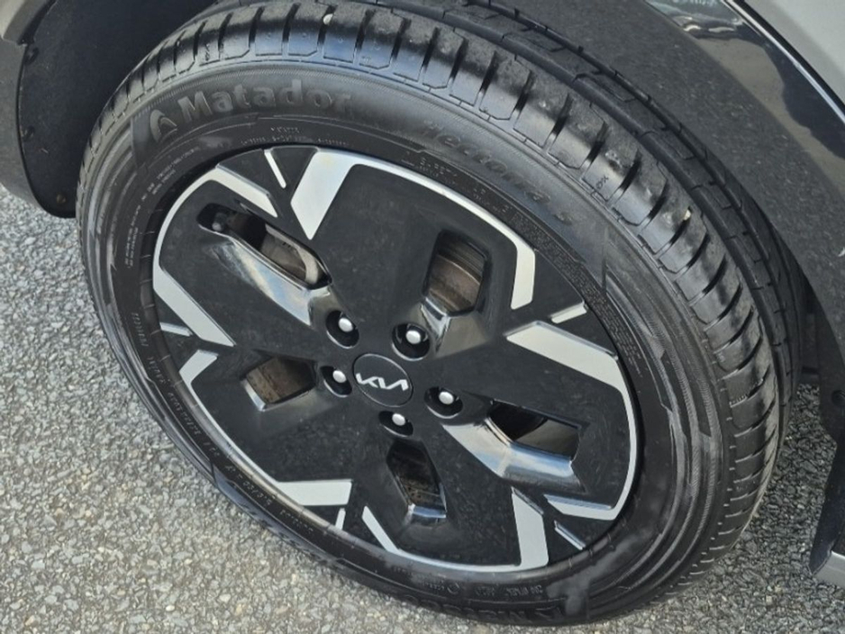 2023 Kia Niro - image 10