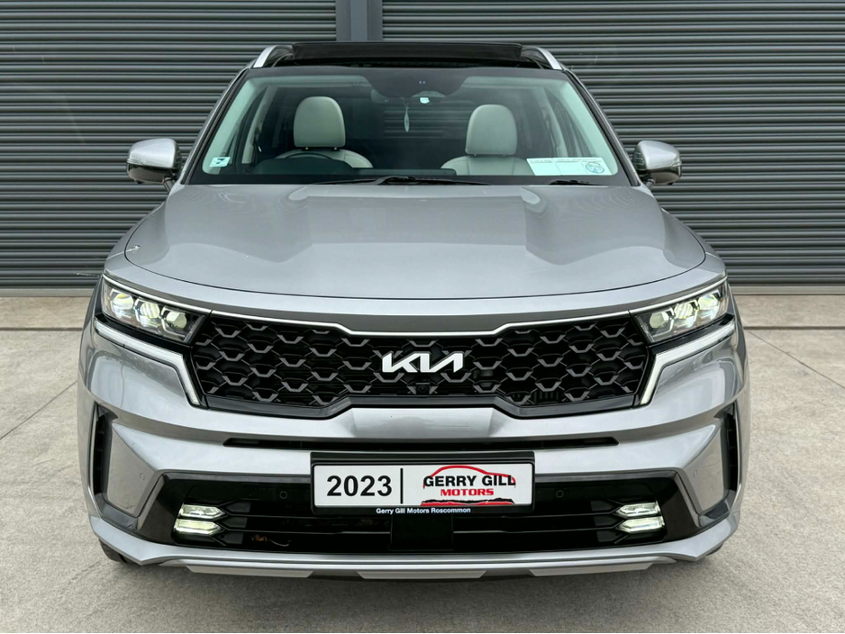 2023 Kia Sorento - image 3