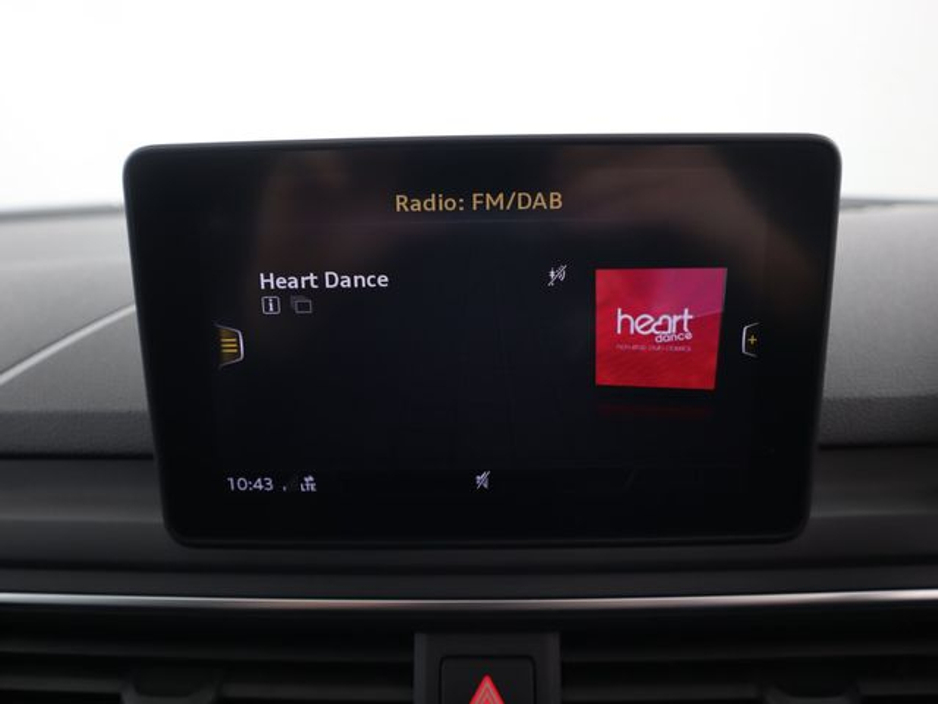 2016 Audi A4 - image 10