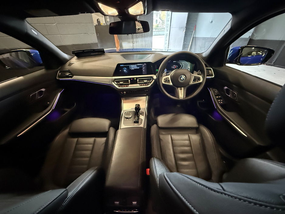 2022 BMW 3 Series - image 9