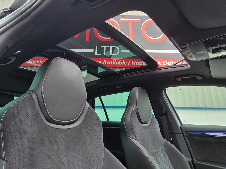 2018 Skoda Superb - image 23