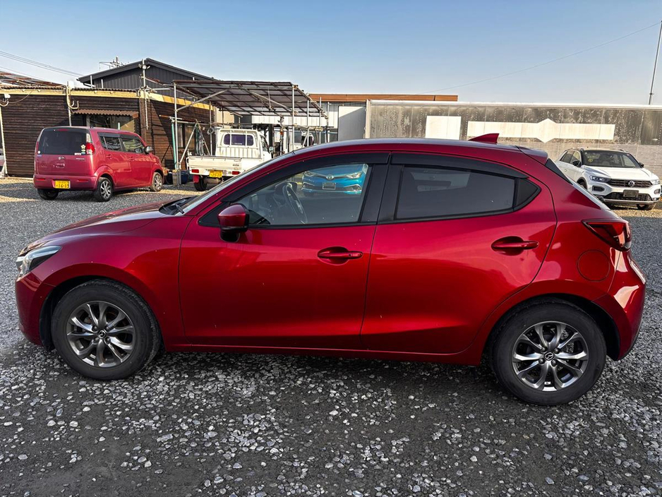 2017 Mazda Demio - image 3