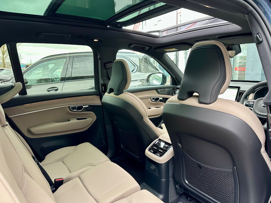 2026 Volvo XC90 - image 17