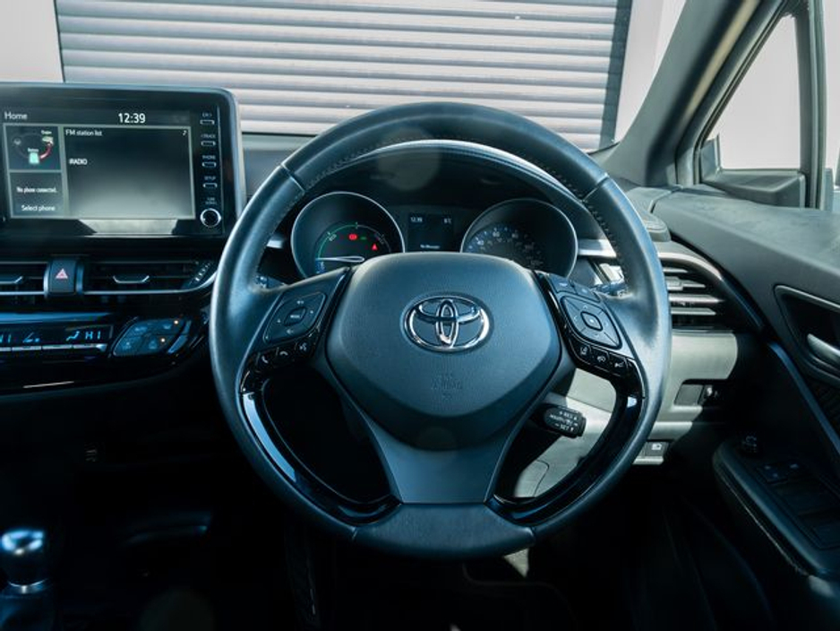 2023 Toyota C-HR - image 11