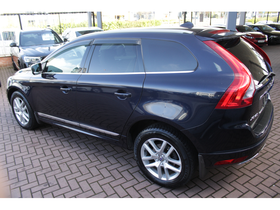 2017 Volvo XC60 - image 6