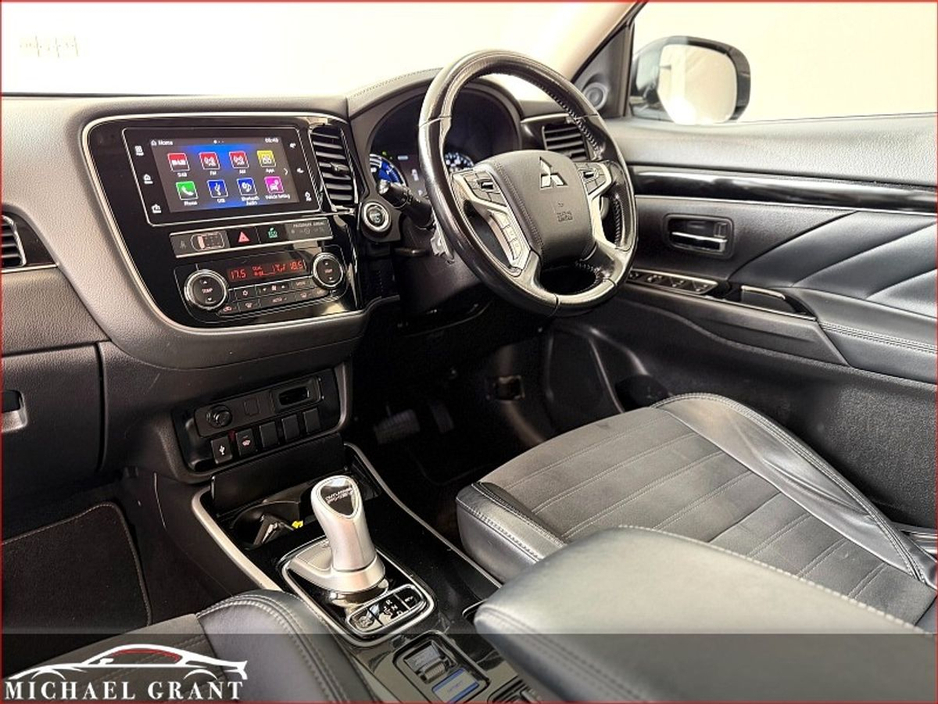 2018 Mitsubishi Outlander - image 20