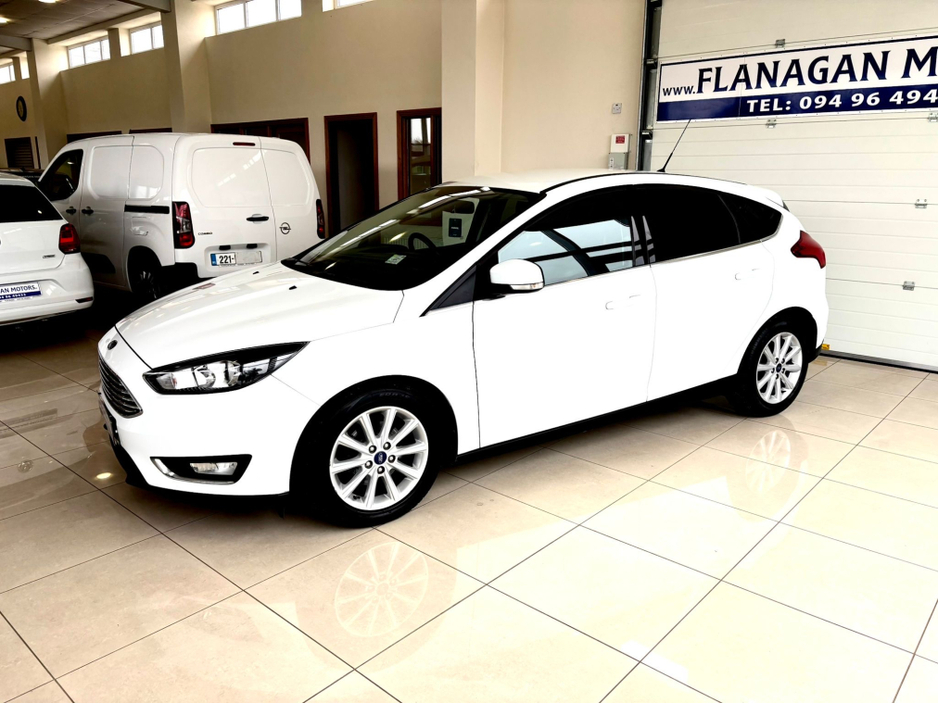 2016 Ford Focus - image 2