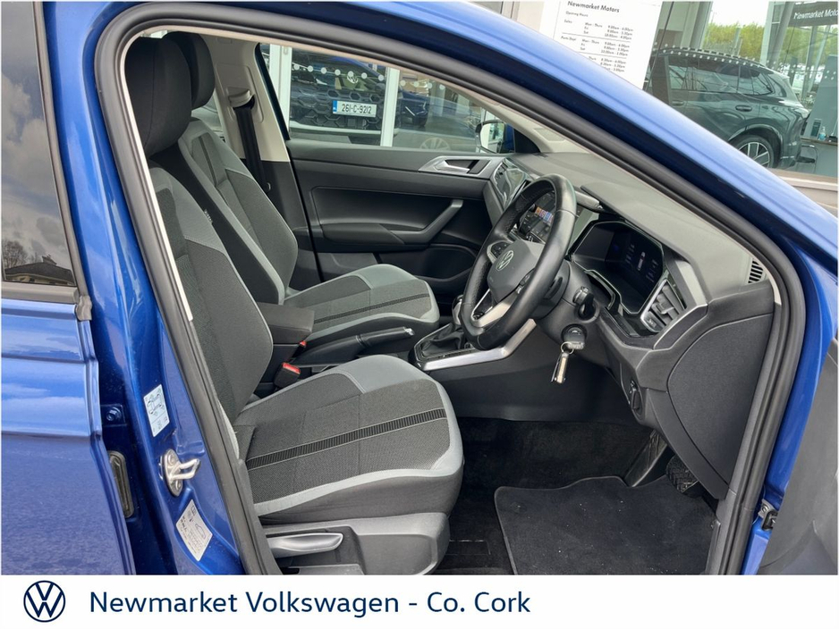 2023 Volkswagen Polo - image 9