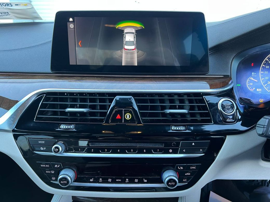 2019 BMW 5 Series 520d M-SPORT * READY TO DRIVE AWAY TODAY * // LEATHER HEATED SEATS // 19" M-SPORT ALLOYS // PARKING SENSORS FRONT & REAR €27,900