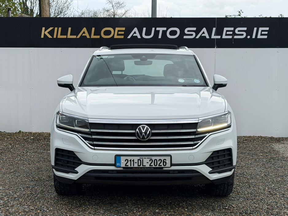 2021 Volkswagen Touareg - image 2
