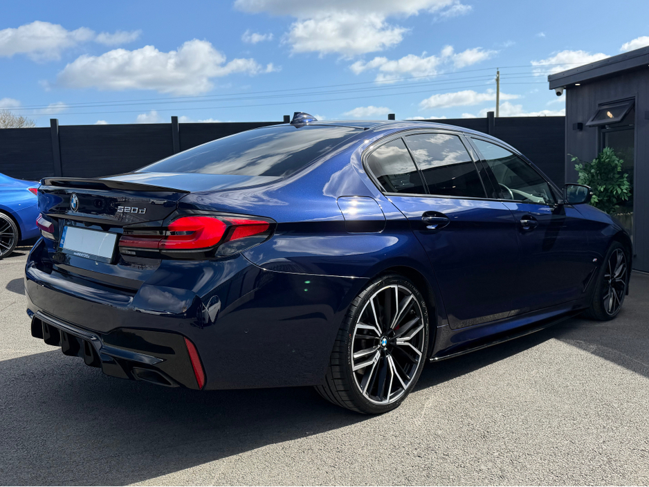 2022 BMW 5 Series - image 7