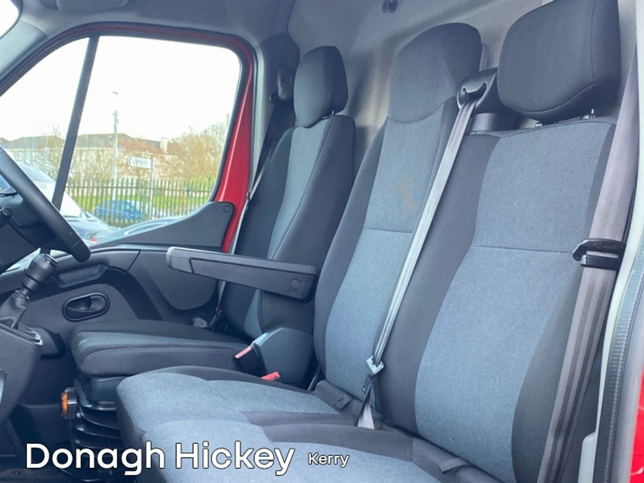 2023 Renault Master - image 4