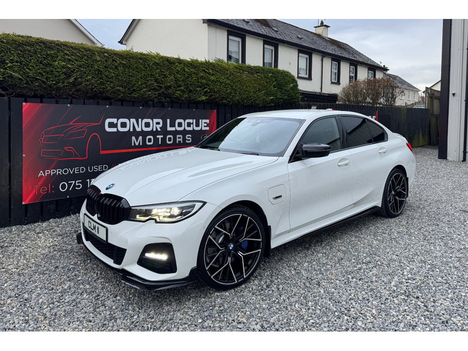 2021 BMW 3 Series - image 3