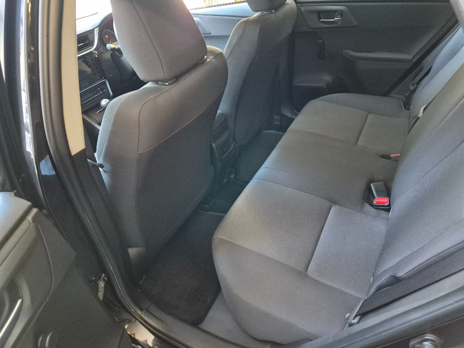 2018 Toyota Auris - image 16