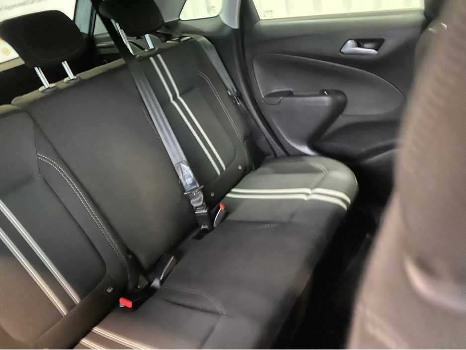 2023 Opel Crossland X - image 10