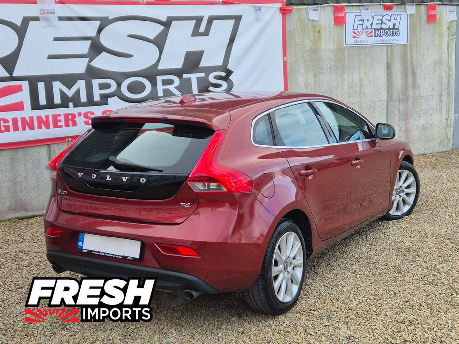 2014 Volvo V40 - image 5