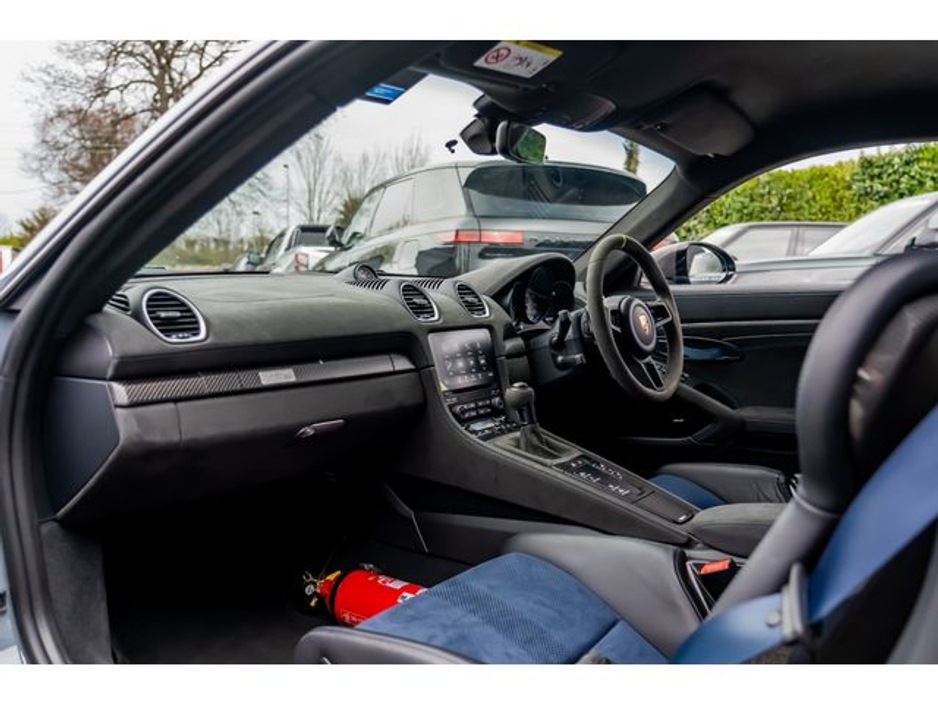 2023 Porsche Cayman - image 31