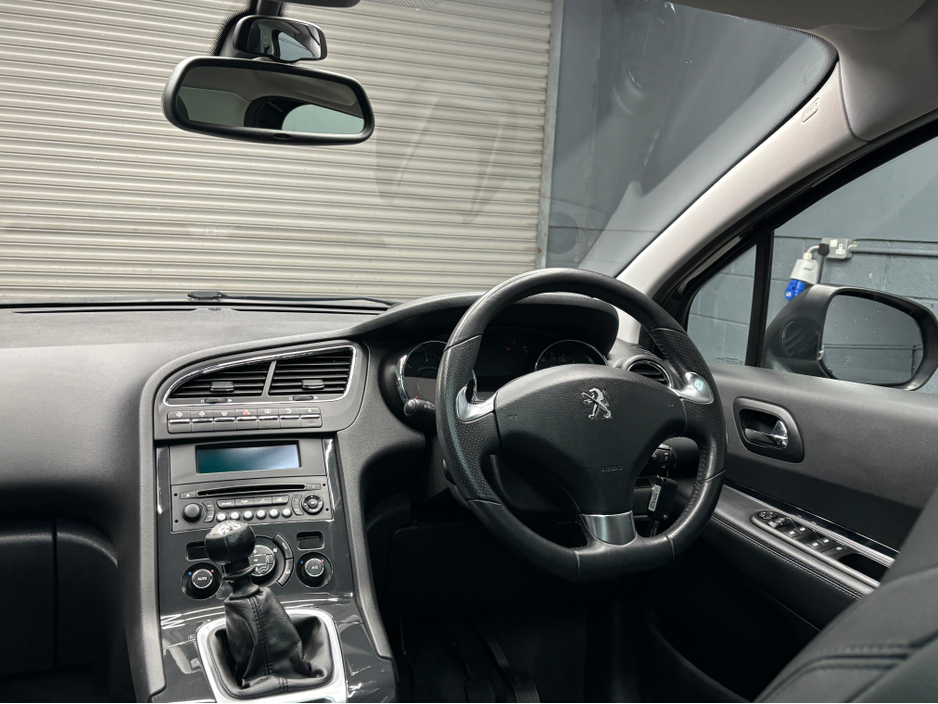 2016 Peugeot 5008 - image 17