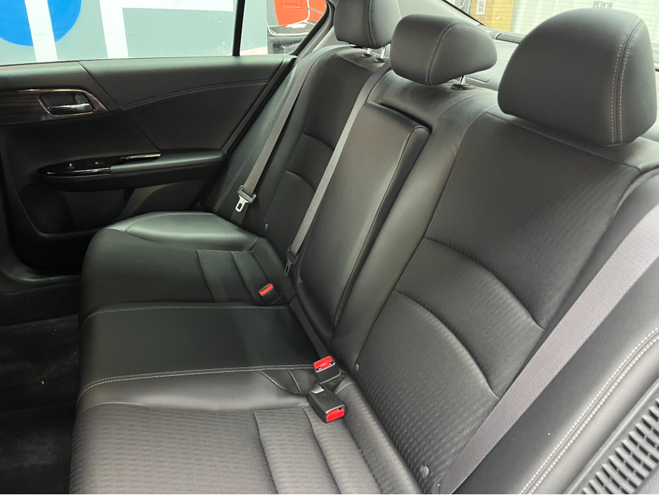2016 Honda Accord - image 15