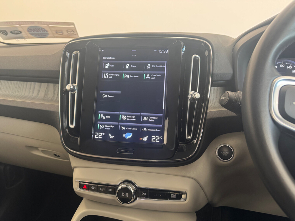 2020 Volvo XC40 - image 12
