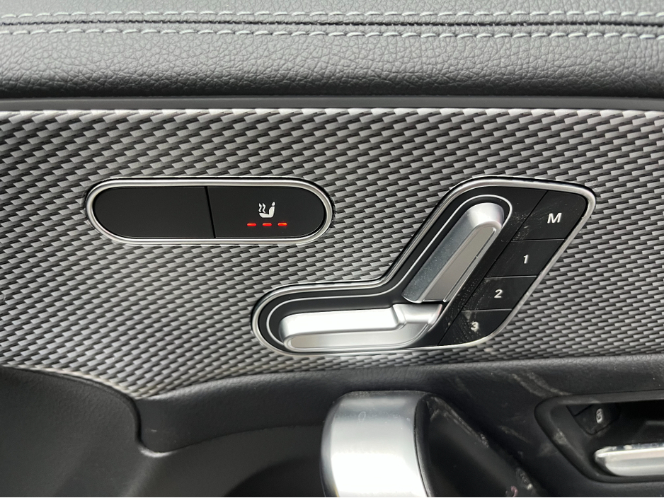 2023 Mercedes-Benz CLA Class €37950 2023 MERCEDES-BENZ CLA200D 2.0 AUTOMATIC / CRUISE CONTROL / REVERSE CAMERA / ELECTRIC MEMORY & HEATED SEATS / PADDLE SHIFTERS / AMBIENT LIGHTS €37,950