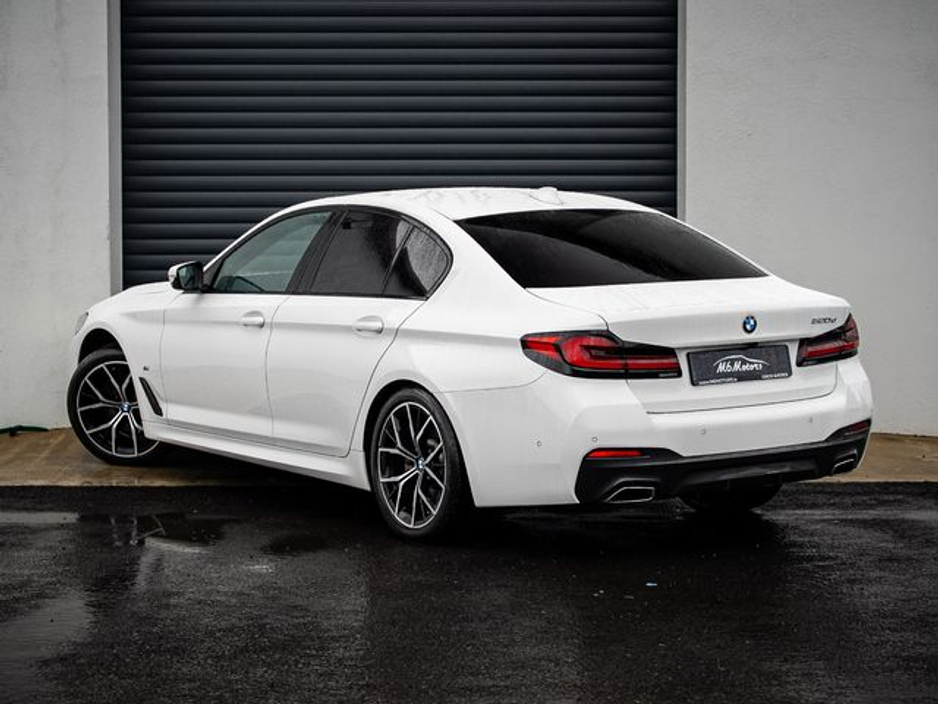 2022 BMW 5 Series - image 9