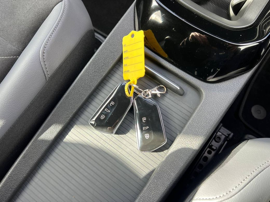 2023 Volkswagen ID.4 - image 11