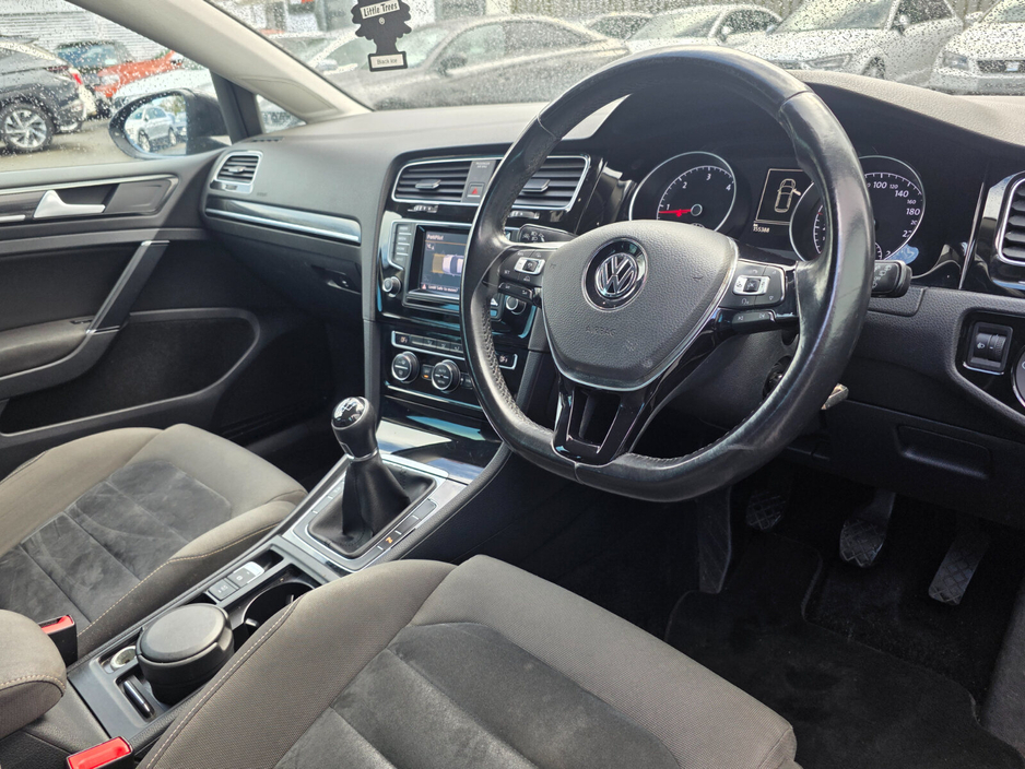 2015 Volkswagen Golf - image 14