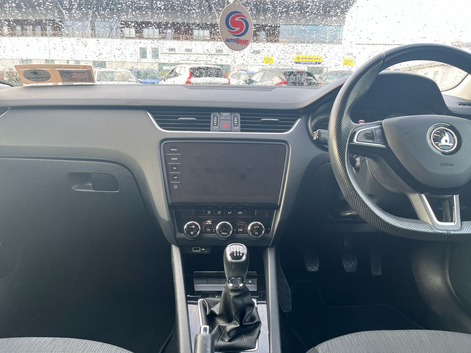 2021 Skoda Octavia - image 8