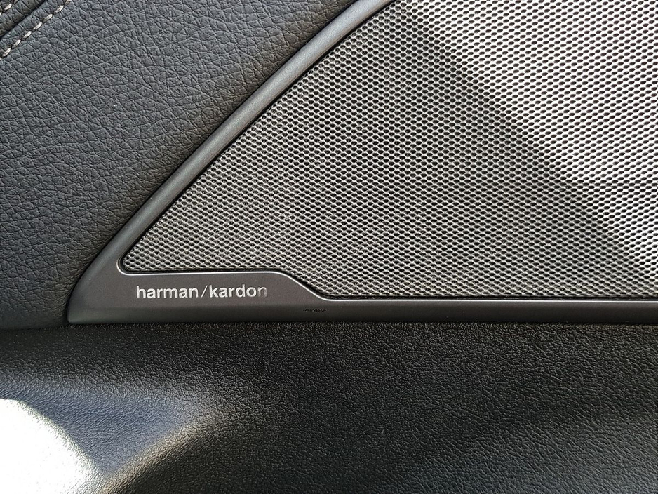 2019 BMW 5 Series - image 22