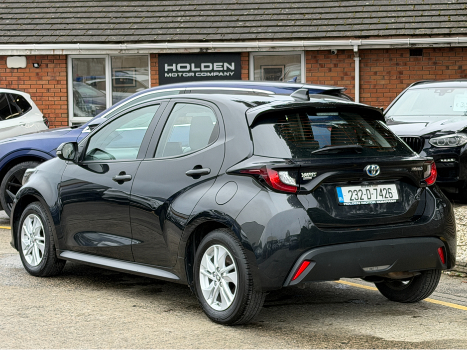 2023 Toyota Yaris - image 11