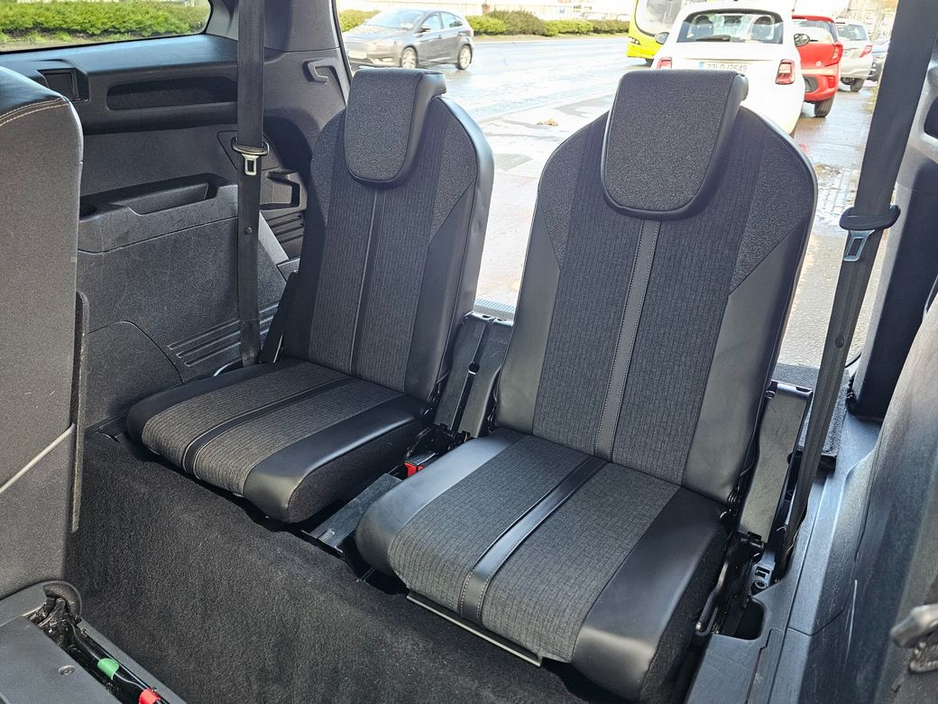 2018 Peugeot 5008 - image 19