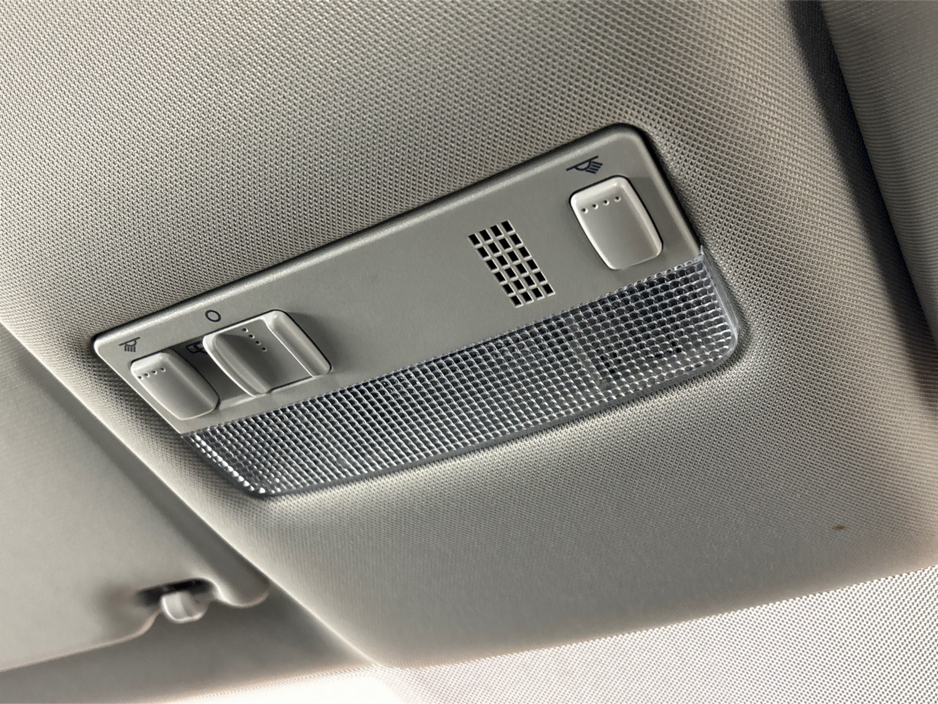 2017 Volkswagen Polo - image 25